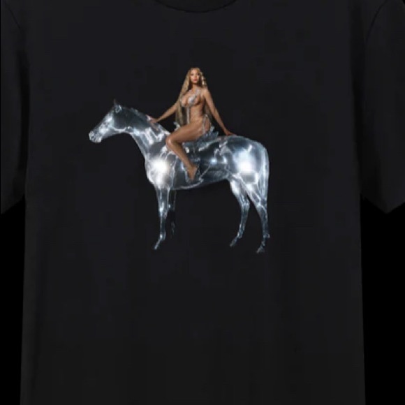 Beyoncé Renaissance Box Set Pose1. - Picture 2 of 3